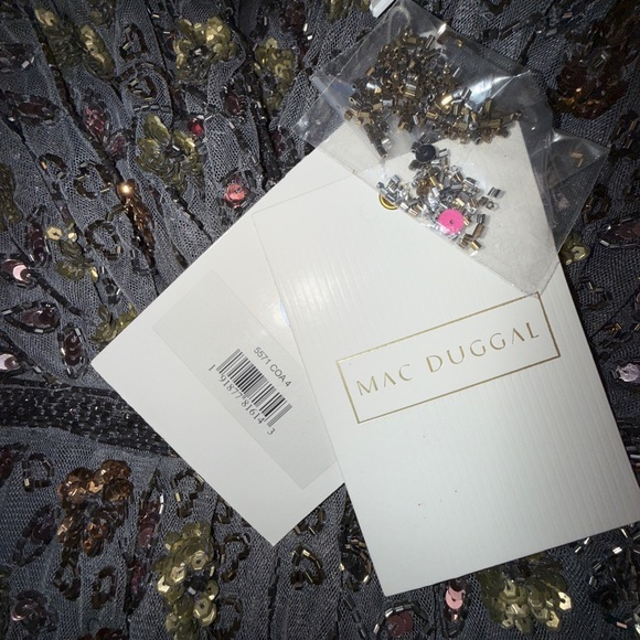 NWT | Mac Duggal 5571 Coal Long Sleeve V Neck Midi Dress
Size 4 - Picture 5 of 13